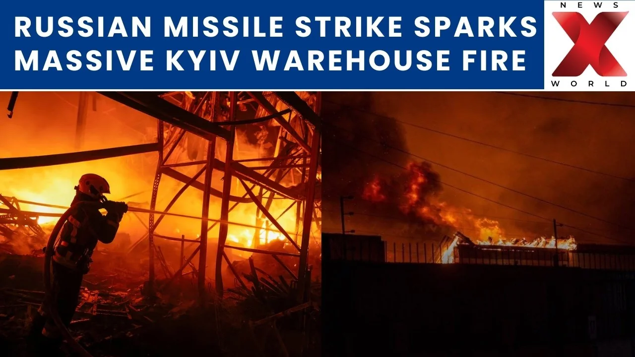 Пожежник гасить полумя на зруйнованому складі вночі в Києві